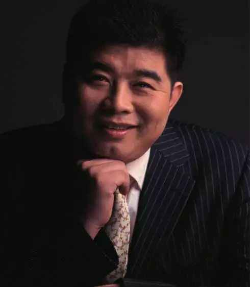 钢铁巨无霸震撼上市!70后创始人李茂津誓做全球管业第一雄狮 钢铁巨无霸震撼上市!70后创始人李茂津誓做全球管业第一雄狮