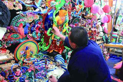 酥油花：盛开在冰点的奇异之花——西藏热浸涂塑钢管制造厂带您探索