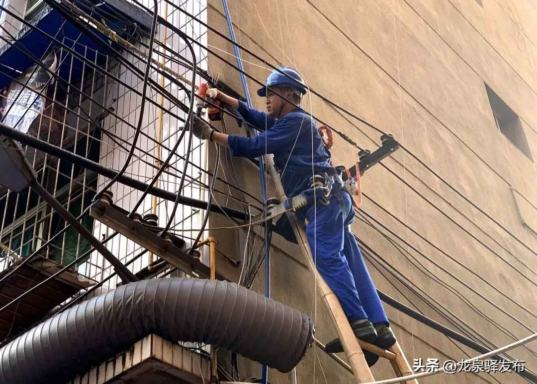 成都PVC电力管抢修纪实：高温下的电力保卫战