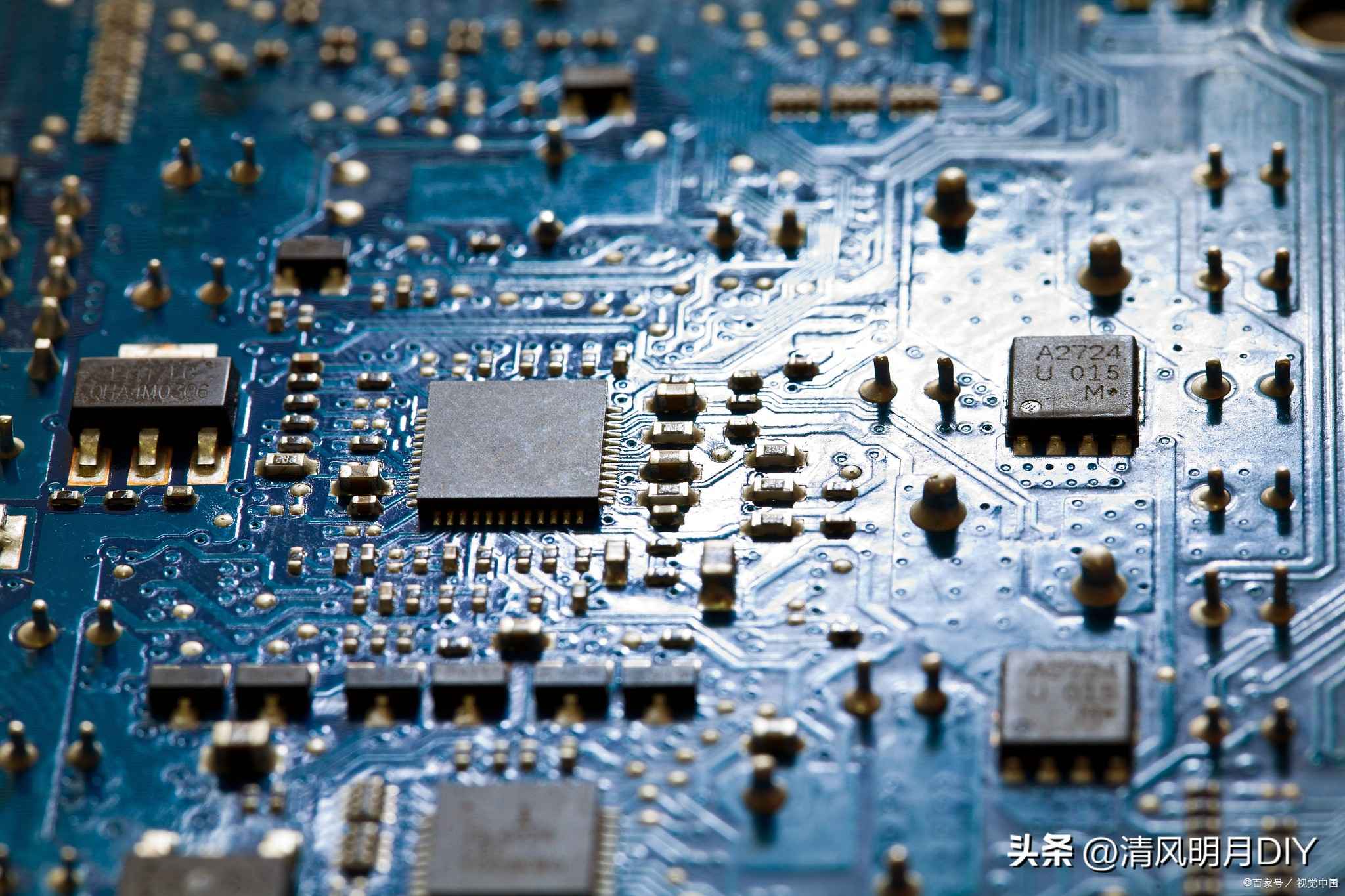 电力二极管导通条件 二极管的导通电压由什么决定？