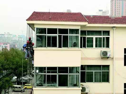 海泡石电力水泥管 福建征求意见:老旧小区改进门窗隔音,拆违建,装门禁,扩道路 海泡石电力水泥管 福建征求意见:老旧小区改进门窗隔音,拆违建,装门禁,扩道路