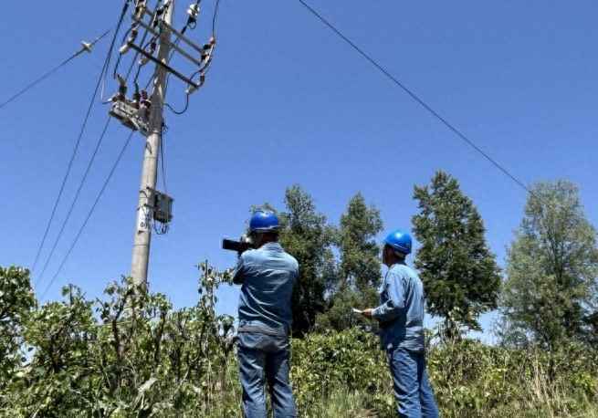 国网和政县供电公司电力巡线护安康 国网和政县供电公司电力巡线护安康