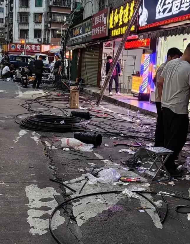 广州业主投诉“乱拉电线”无果,花2000块剪断整片小区电缆线 广州业主投诉“乱拉电线”无果,花2000块剪断整片小区电缆线