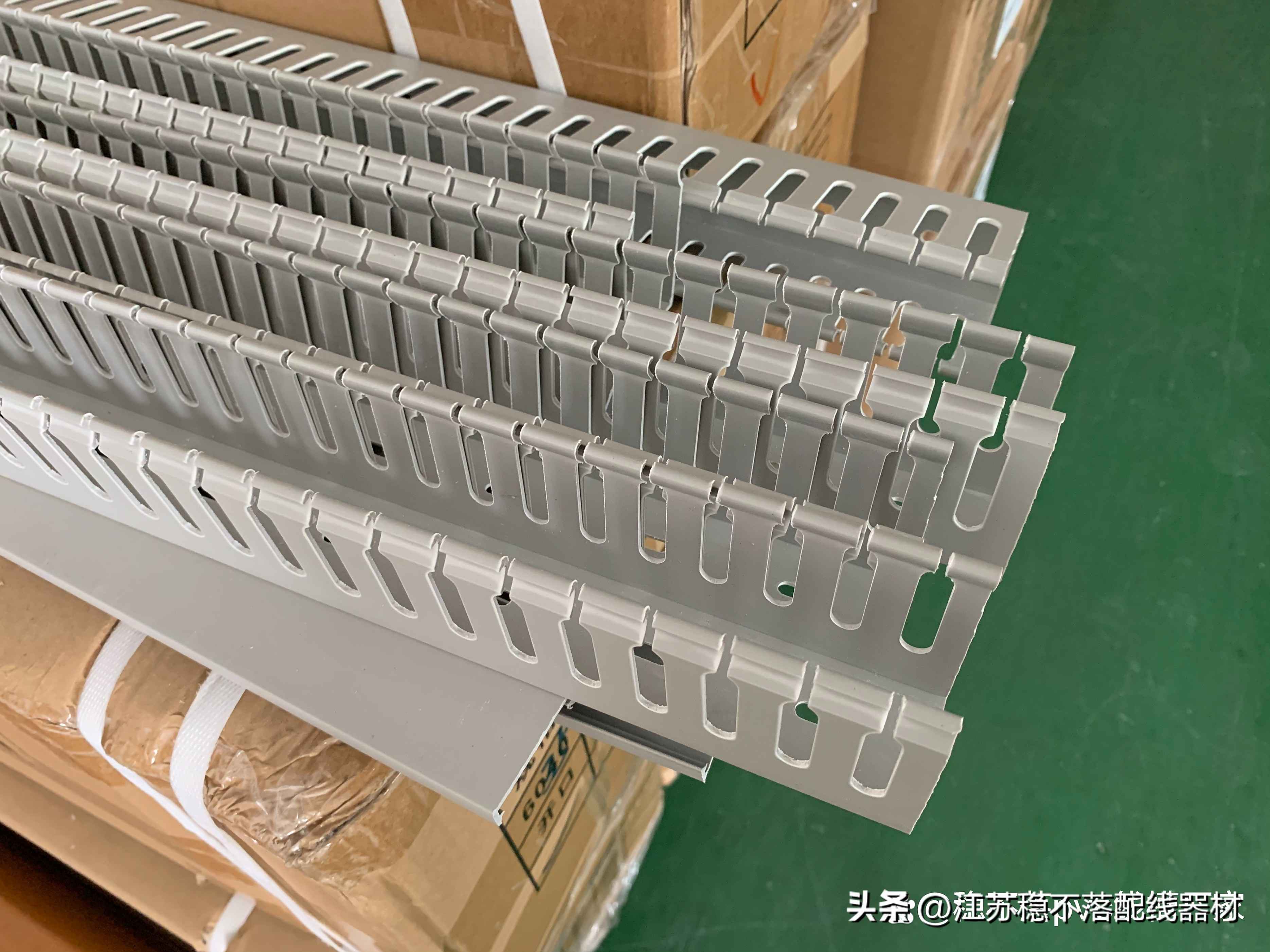 PVC电力管安装与PVC线槽安装全攻略:让配电柜布线既美观又安全 PVC电力管安装与PVC线槽安装全攻略:让配电柜布线既美观又安全