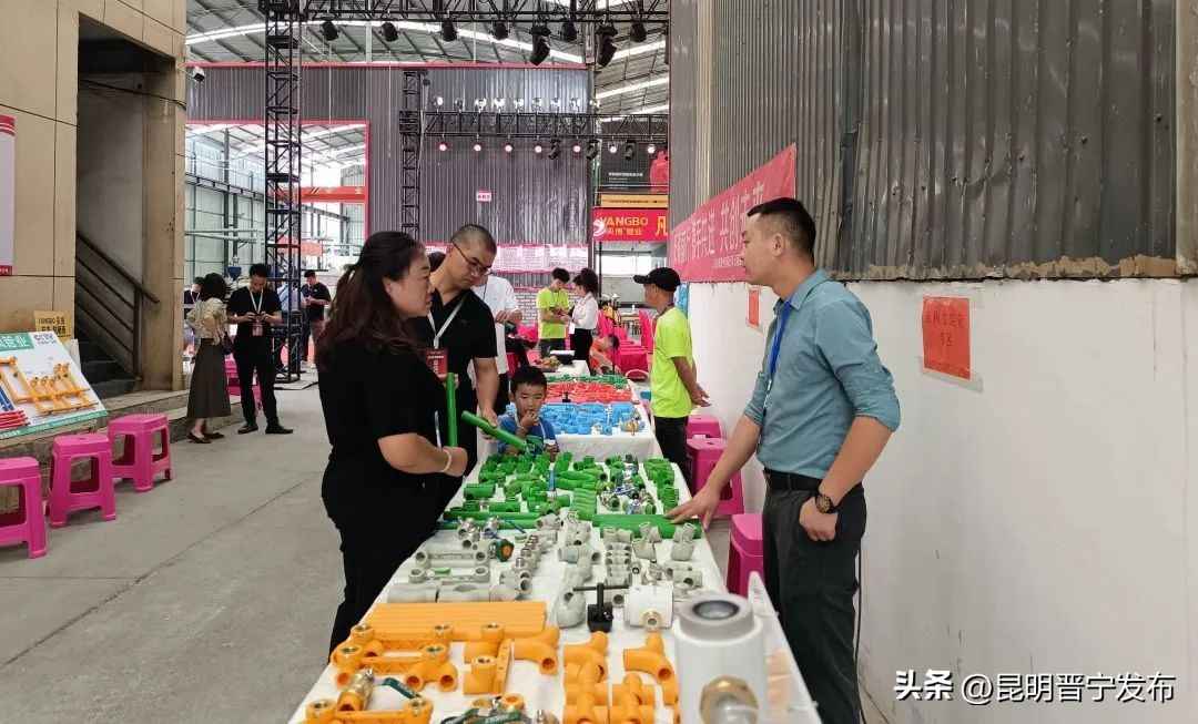 晋宁PVC电力管产业赋能乡村，村民家门口就业增收新模式