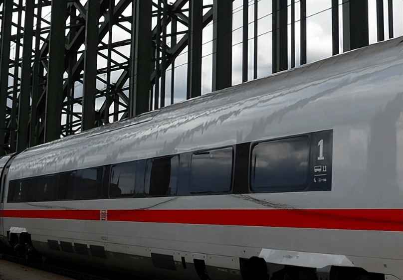 PVC夹芯电力管与结构泡沫:轻质高强多面手,多领域应用深度解读 PVC夹芯电力管与结构泡沫:轻质高强多面手,多领域应用深度解读