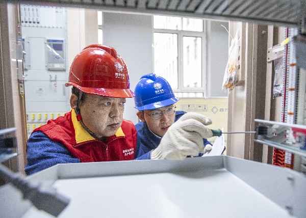 倍感振奋 倍受鼓舞 奋勇向前——党的二十大开幕会在国网新疆电力引起热烈反响（一）