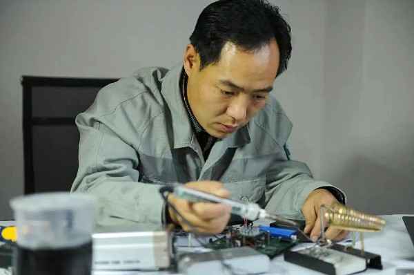 倍感振奋 倍受鼓舞 奋勇向前——党的二十大开幕会在国网新疆电力引起热烈反响（一）