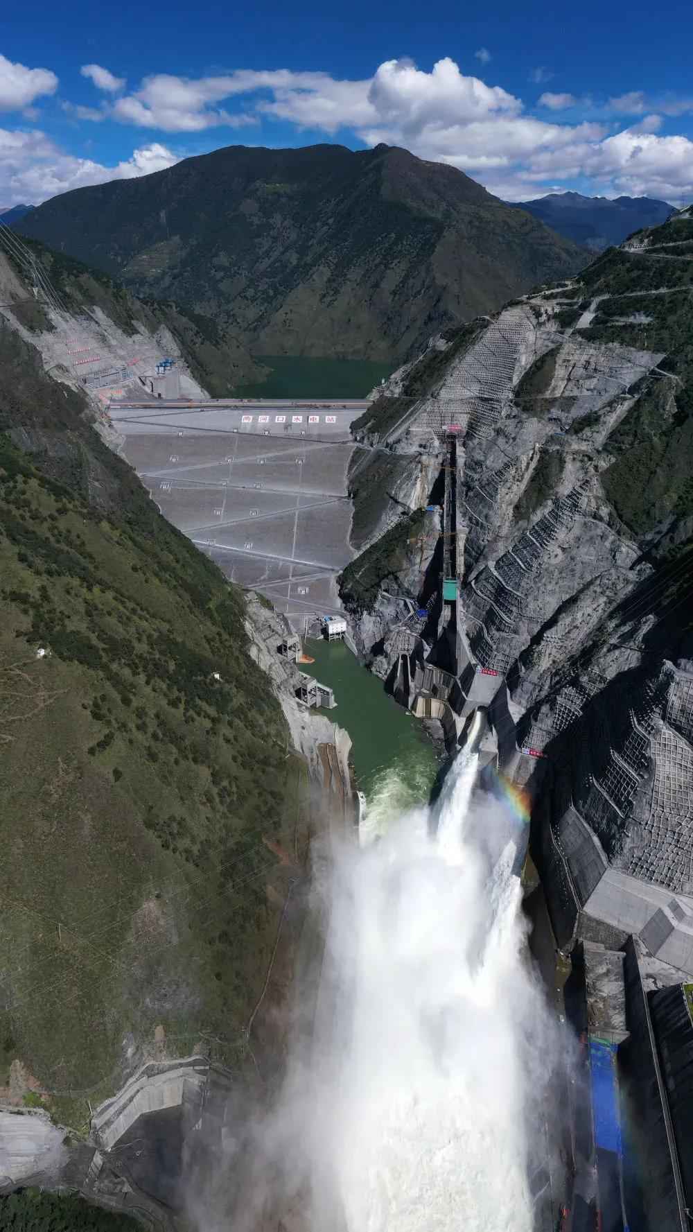 西藏pe电力管收费 避险电力股，选华能水电还是长江电力，还是有更好的？