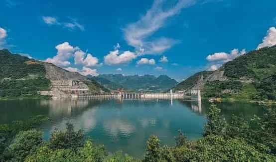 西藏pe电力管收费 避险电力股，选华能水电还是长江电力，还是有更好的？